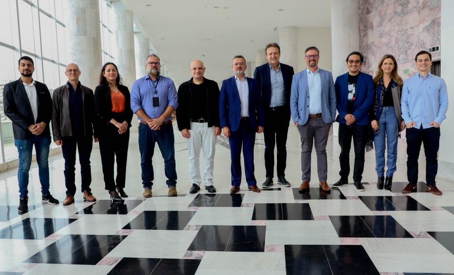 Governo do Paraná lança programa que oferece 10 mil bolsas de estudo em tecnologia