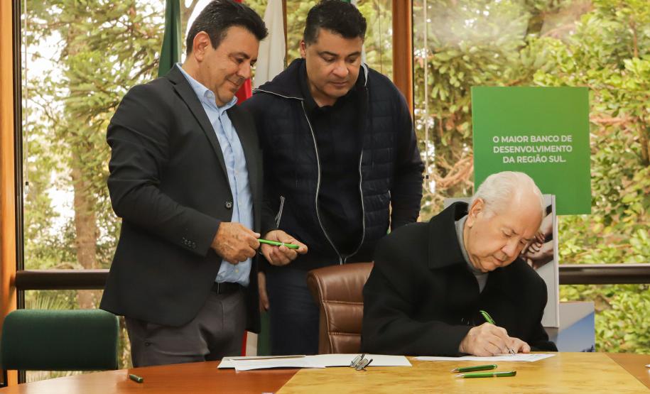 Estado e BRDE firmam parceria com Prefeitura de Pato Branco para investimentos em inovação. Foto: Roberto Dziura Jr/AEN