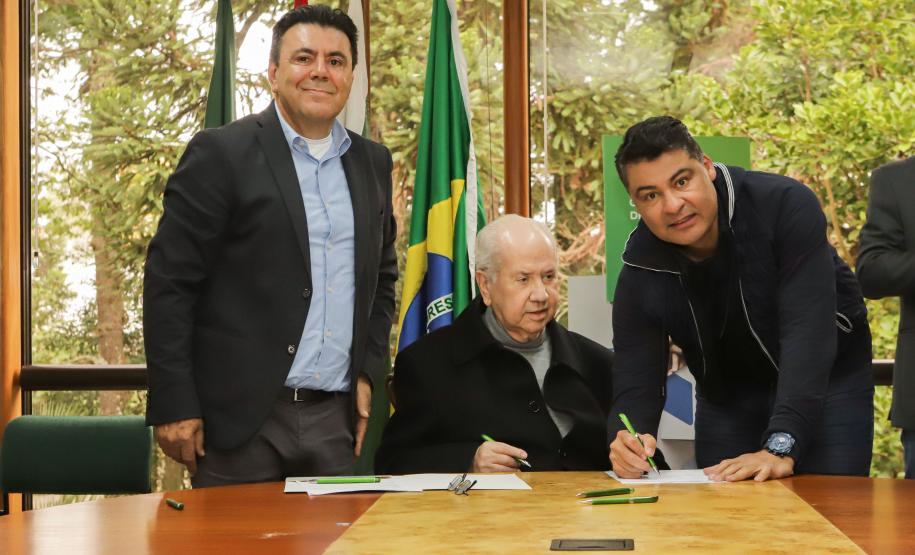 Estado e BRDE firmam parceria com Prefeitura de Pato Branco para investimentos em inovação. Foto: Roberto Dziura Jr/AEN