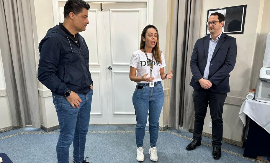 Educadores são capacitados para uso de óculos de IA para alunos cegos da rede estadual. Foto: Rafisa Ramos/SEI