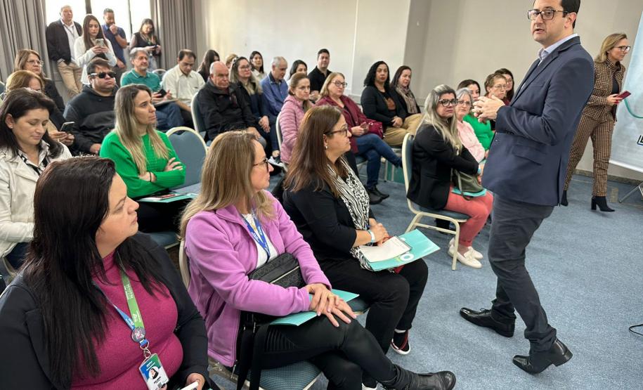 Educadores são capacitados para uso de óculos de IA para alunos cegos da rede estadual. Foto: Rafisa Ramos/SEI