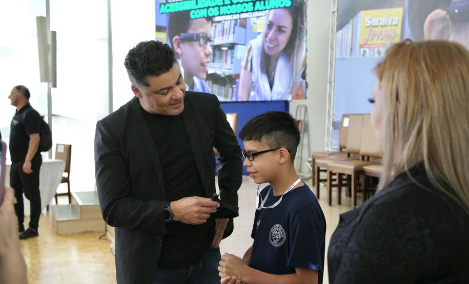 Governador Carlos Massa Ratinho Junior assina projeto Acessibilidade e cuidado com os nossos alunos. Foto: SEI-PR