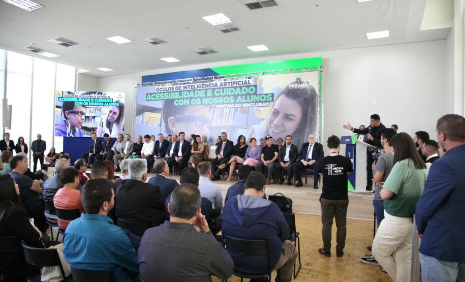 Governador Carlos Massa Ratinho Junior assina projeto Acessibilidade e cuidado com os nossos alunos. Foto: SEI-PR