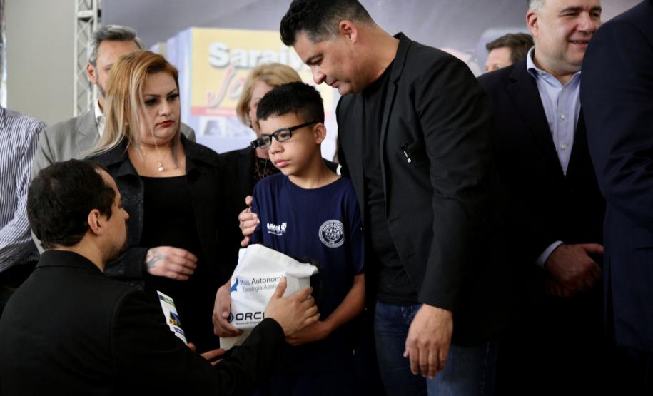 Governador Carlos Massa Ratinho Junior assina projeto Acessibilidade e cuidado com os nossos alunos. Foto: SEI-PR