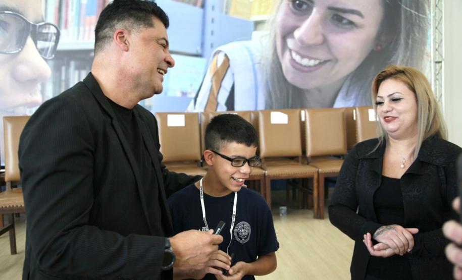 Governador Carlos Massa Ratinho Junior assina projeto Acessibilidade e cuidado com os nossos alunos. Foto: SEI-PR