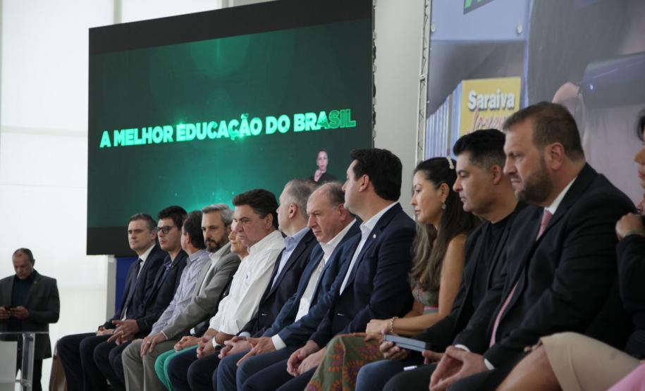 Governador Carlos Massa Ratinho Junior assina projeto Acessibilidade e cuidado com os nossos alunos. Foto: SEI-PR