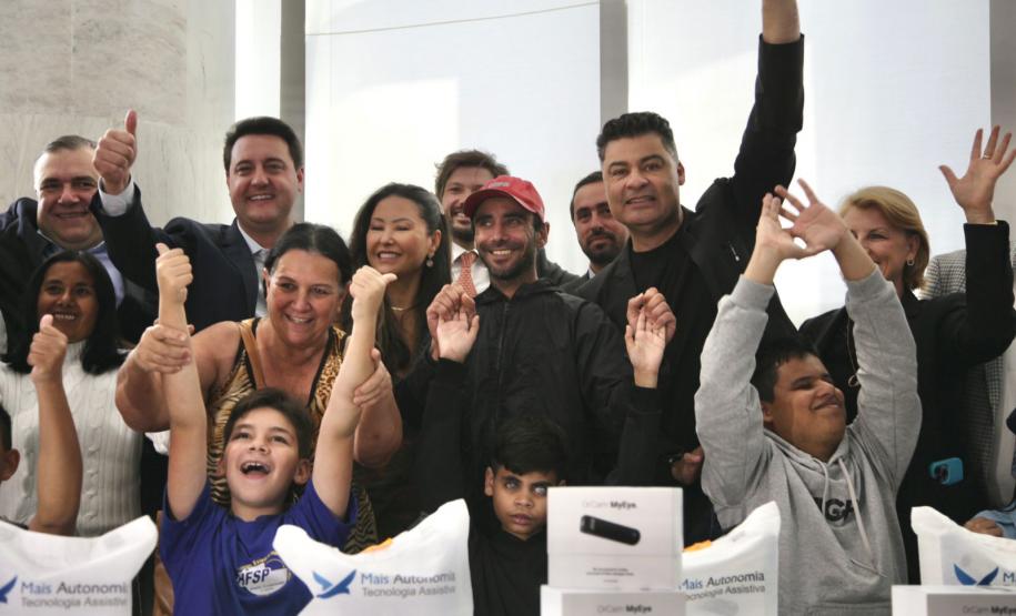 Governador Carlos Massa Ratinho Junior assina projeto Acessibilidade e cuidado com os nossos alunos. Foto: SEI-PR