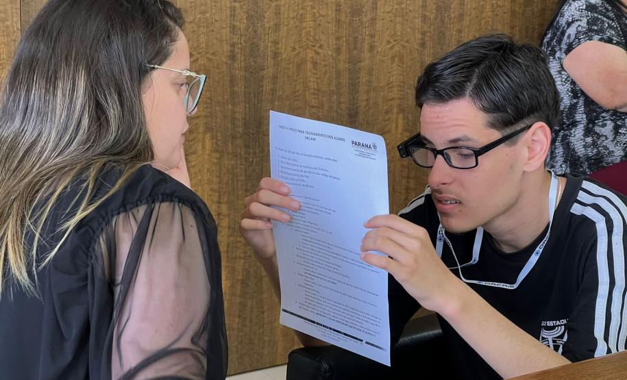 Óculos com inteligência artificial transformam vidas de alunos com deficiência visual no Paraná