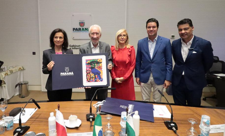 O vice-governador Darci Piana recebe nesta sexta-feira (9), a Embaixadora da Polonia Bogna Janke no Palácio Iguaçu. Foto: Geraldo Bubniak/AEN