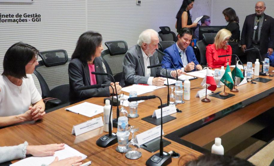 O vice-governador Darci Piana recebe nesta sexta-feira (9), a Embaixadora da Polonia Bogna Janke no Palácio Iguaçu. Foto: Geraldo Bubniak/AEN