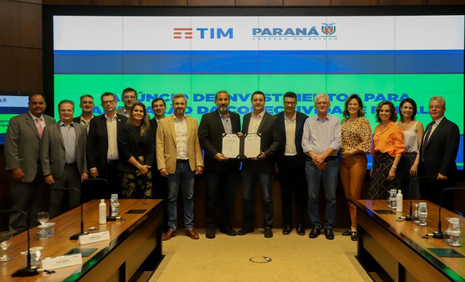 Governador Carlos Massa Ratinho Jr Assina anuncio de investimentos para ampliação da conectividade rural. Foto: Ari Dias/AEN