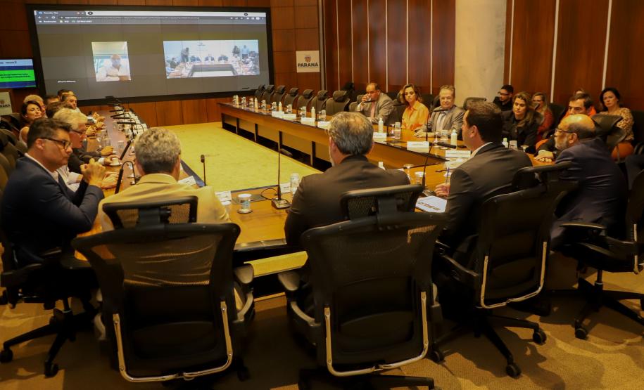 Governador Carlos Massa Ratinho Jr Assina anuncio de investimentos para ampliação da conectividade rural. Foto: Ari Dias/AEN