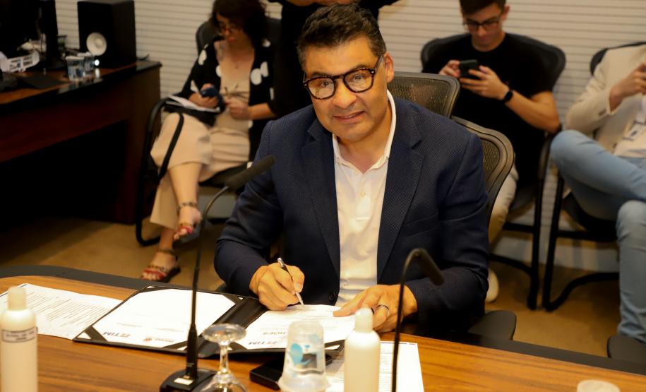 Governador Carlos Massa Ratinho Jr Assina anuncio de investimentos para ampliação da conectividade rural. Foto: Ari Dias/AEN