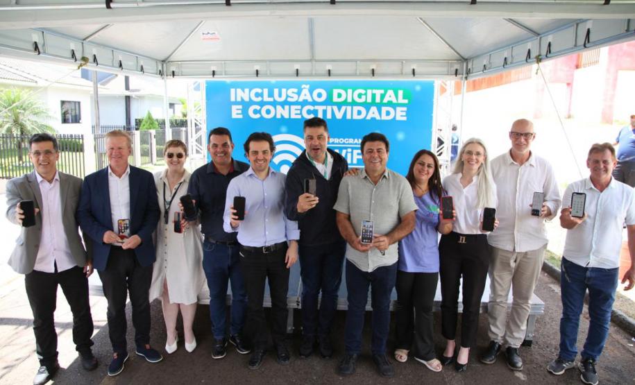 Estado instala wi-fi gratuito em UPA e anuncia R$ 1,5 milhão para coworking em Pato Branco. Fotos: SEI