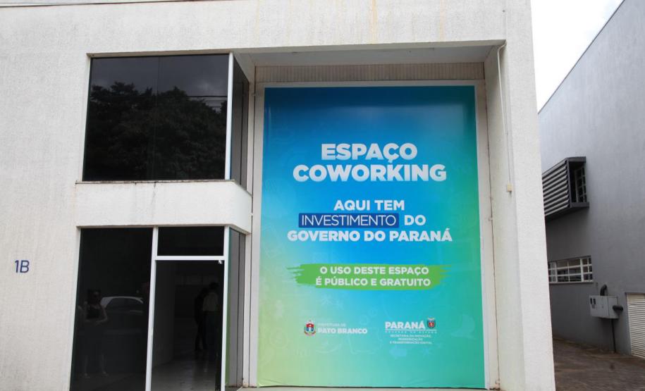 Estado instala wi-fi gratuito em UPA e anuncia R$ 1,5 milhão para coworking em Pato Branco. Fotos: SEI