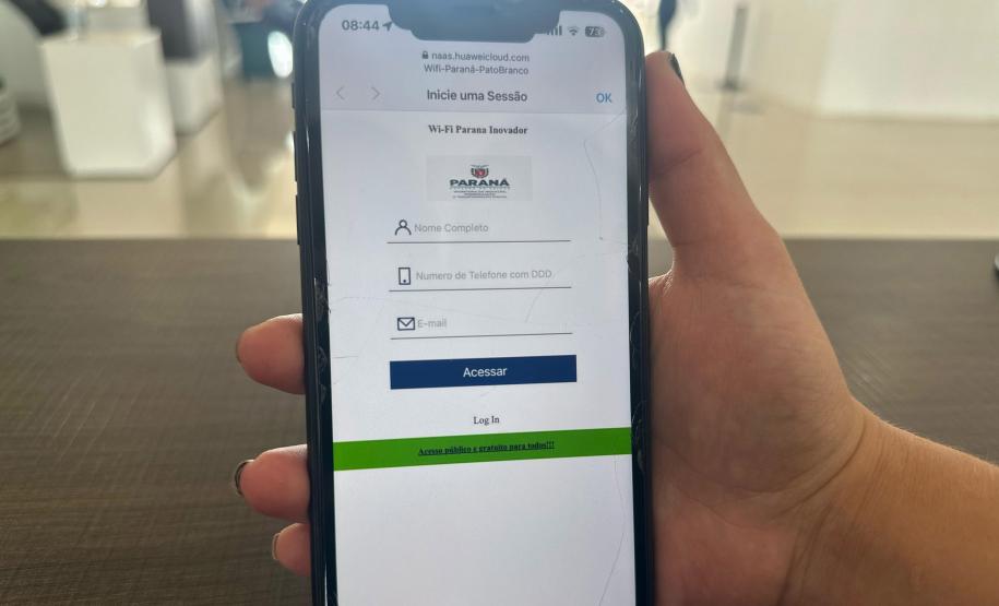 Estado instala wi-fi gratuito em UPA e anuncia R$ 1,5 milhão para coworking em Pato Branco. Fotos: SEI
