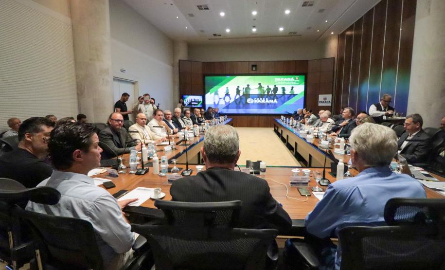 Fundo Paraná de fomento científico e tecnológico em reuniao nesta segunda-feira (4), no Palacio Iguacu. Foto: Geraldo Bubniak/AEN