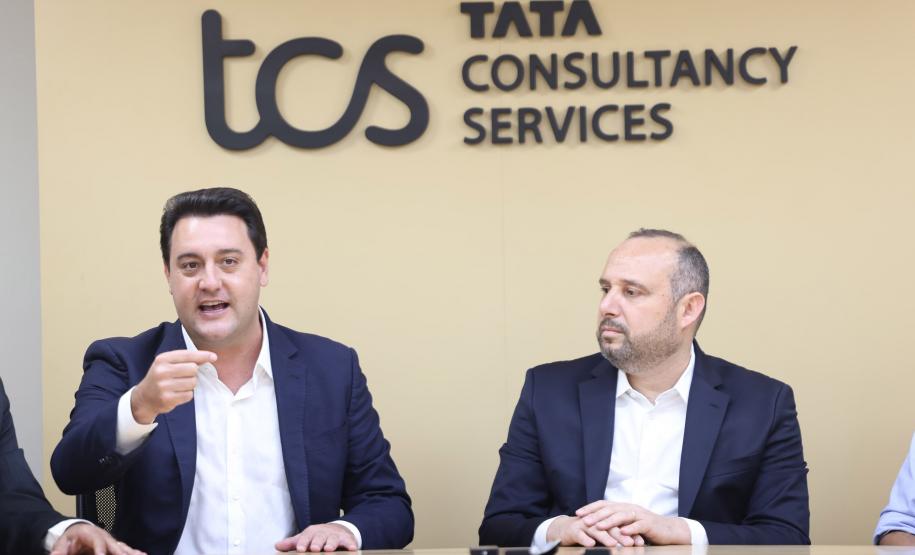 O grupo Tata Consultancy Services (TCS) anunciou nesta segunda-feira (15) a expansão da operação em Londrina, no Norte do Paraná, com ampliação de seu Delivery Center. O anúncio foi feito em Mumbai, onde o governador Carlos Massa Ratinho Junior foi recebido pelo CEO da TCS, Krithi Krithivasan, e executivos da companhia em missão oficial do Governo do Paraná à Índia. Foto: Jonathan Campos/Secom