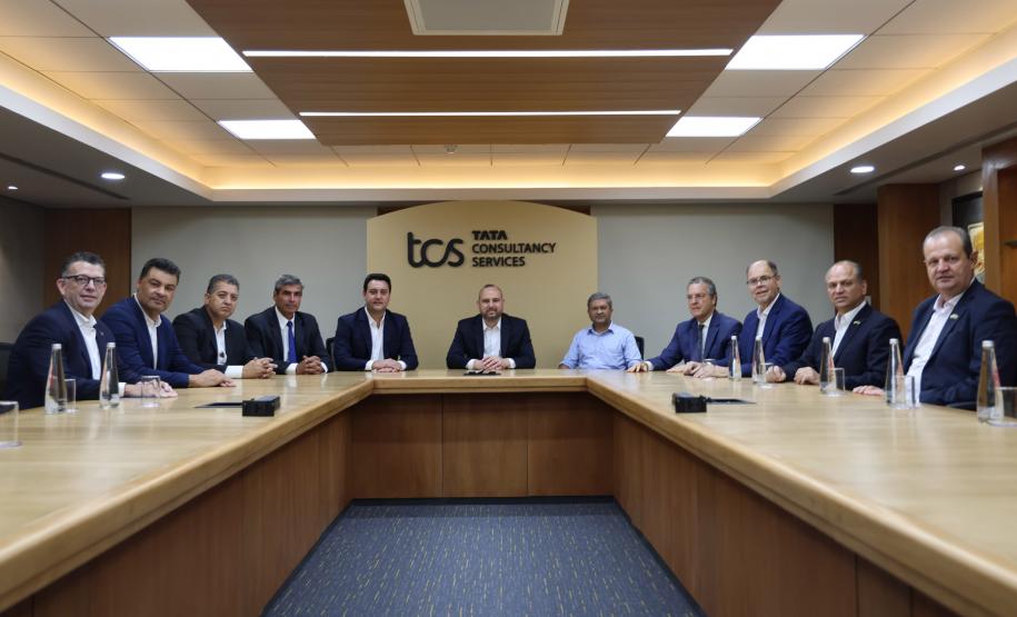 O grupo Tata Consultancy Services (TCS) anunciou nesta segunda-feira (15) a expansão da operação em Londrina, no Norte do Paraná, com ampliação de seu Delivery Center. O anúncio foi feito em Mumbai, onde o governador Carlos Massa Ratinho Junior foi recebido pelo CEO da TCS, Krithi Krithivasan, e executivos da companhia em missão oficial do Governo do Paraná à Índia. Foto: Jonathan Campos/Secom