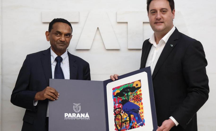 Mumbai - Índia, 11-04-2024 - A comitiva paranaense liderada pelo governador Carlos Massa Ratinho Junior iniciou, nesta quinta-feira (11), os compromissos da missão internacional na Índia com uma visita ao grupo Tata Consultancy Services (TCS), multinacional que é líder global em serviços de tecnologia, em Mumbai. Foto: Jonathan Campos/Secom