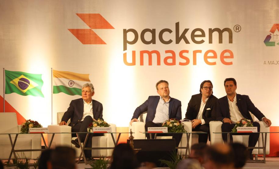 Maior recicladora de garrafas pet do Paraná inaugura fábrica de big bags na Índia. Foto: Jonathan Campos/Secom