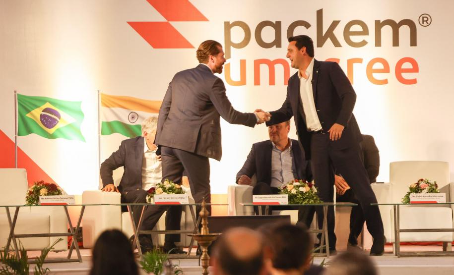 Maior recicladora de garrafas pet do Paraná inaugura fábrica de big bags na Índia. Foto: Jonathan Campos/Secom