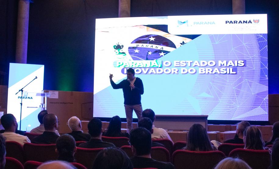 SEI entrega notebooks, computadores e telas interativas para seis municípios do Estado