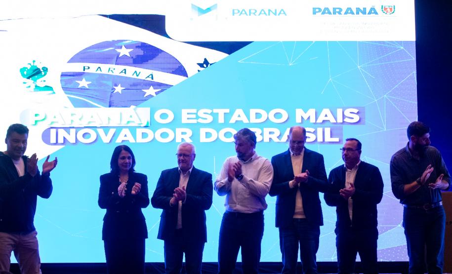 SEI entrega notebooks, computadores e telas interativas para seis municípios do Estado