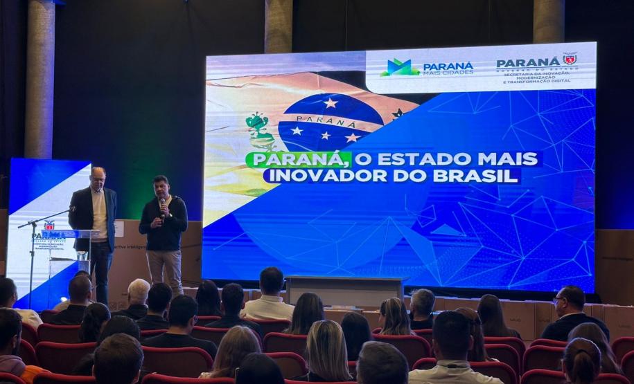 SEI entrega notebooks, computadores e telas interativas para seis municípios do Estado