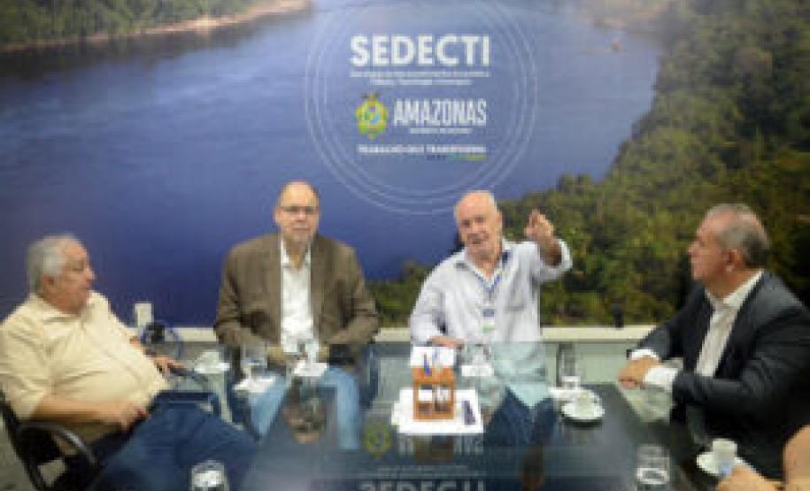 Governo do Paraná e CBA avaliam parceria para estímulo de projetos de aproveitamento sustentável da biodiversidade amazônica