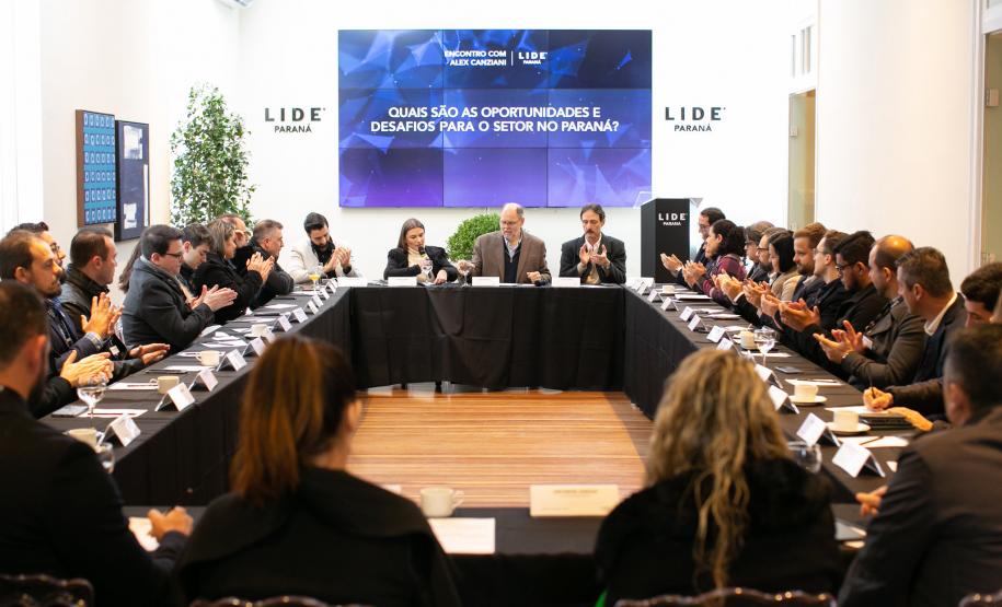 Em encontro com empresários membros do LIDE Paraná, Alex Canziani, demonstra interesse na ampliação de parcerias público privadas.