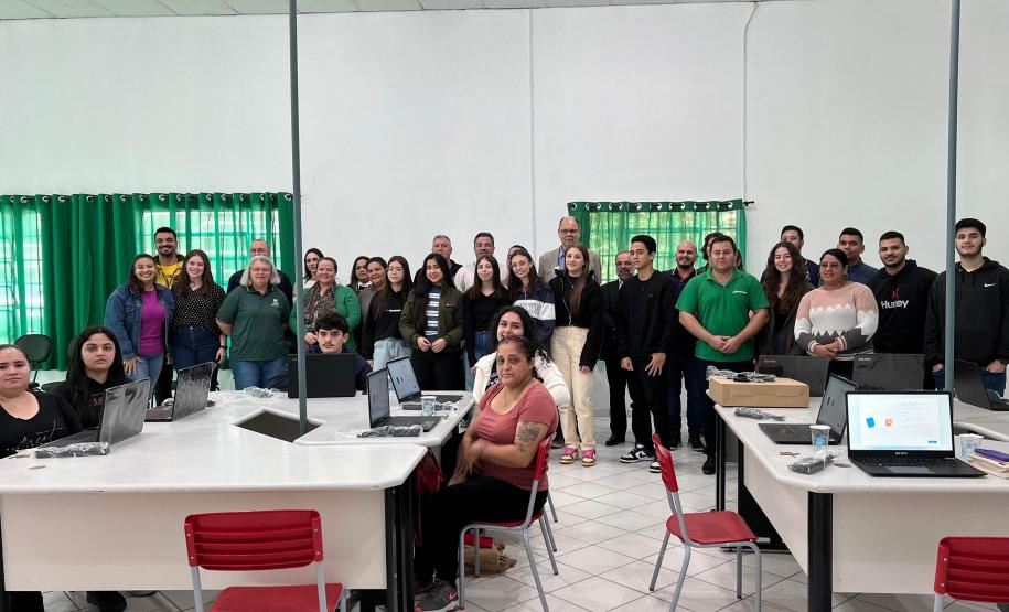 Alunos selecionados do projeto Talento Tech dão início a cronograma de aulas. Foto: Gabriel Pires/SEI-PR