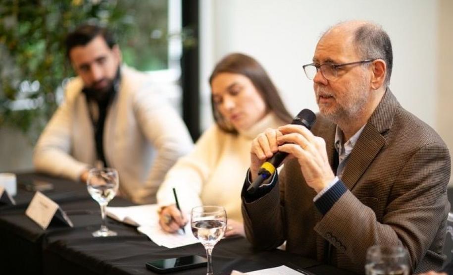 Em encontro com empresários membros do LIDE Paraná, Alex Canziani, demonstra interesse na ampliação de parcerias público privadas.