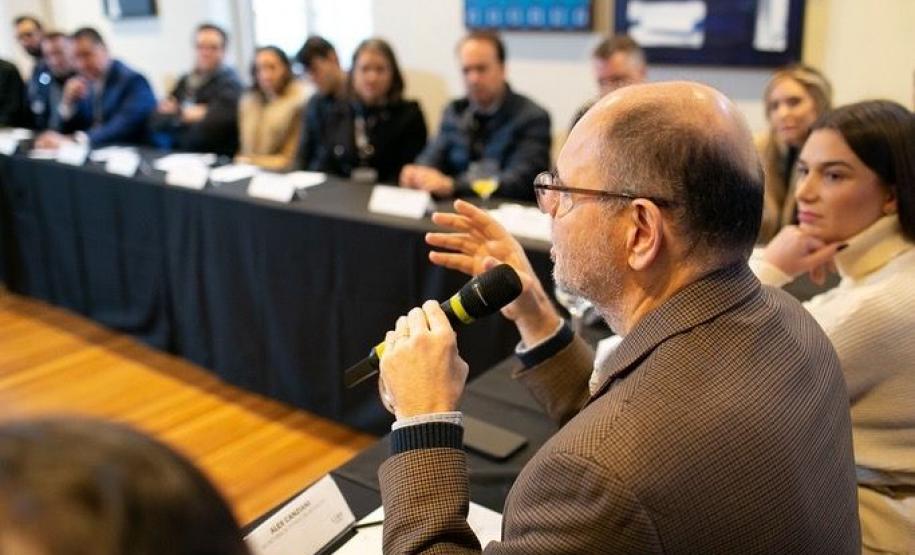 Em encontro com empresários membros do LIDE Paraná, Alex Canziani, demonstra interesse na ampliação de parcerias público privadas.