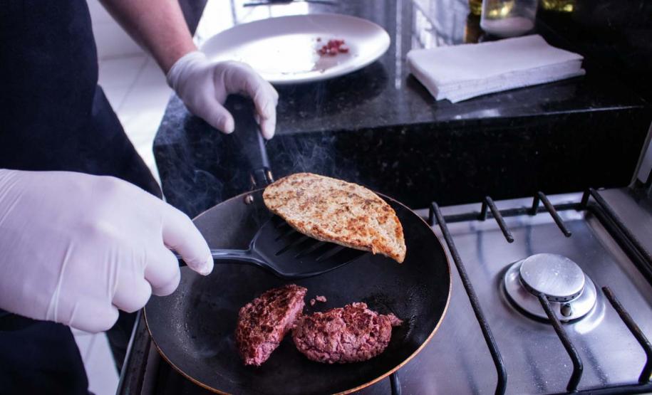 Apoiada pelo Estado, startup paranaense transforma fungos em “carne”. Foto: SEI-PR