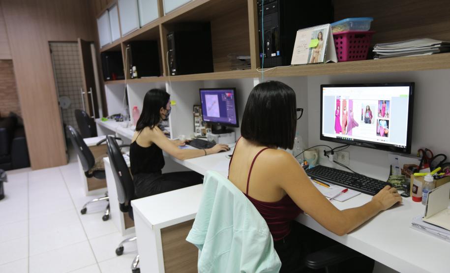 Com 4 milhões de domicílios conectados, 9 em cada 10 casas do Paraná acessa a internet