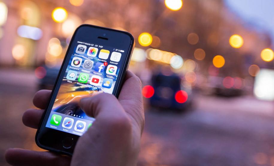 Com 4 milhões de domicílios conectados, 9 em cada 10 casas do Paraná acessa a internet