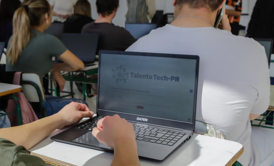 Alunos do Talento Tech fazem primeira prova presencial nos 50 municípios do projeto