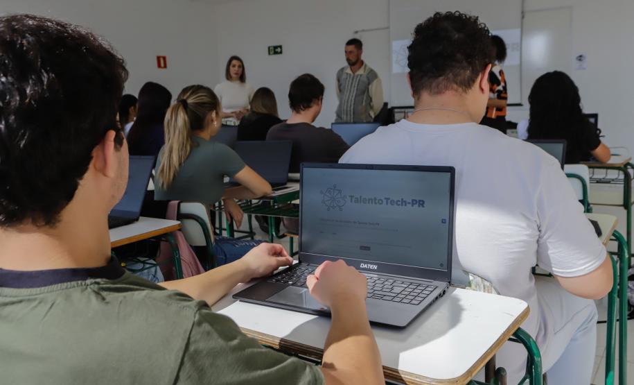 Alunos do Talento Tech fazem primeira prova presencial nos 50 municípios do projeto