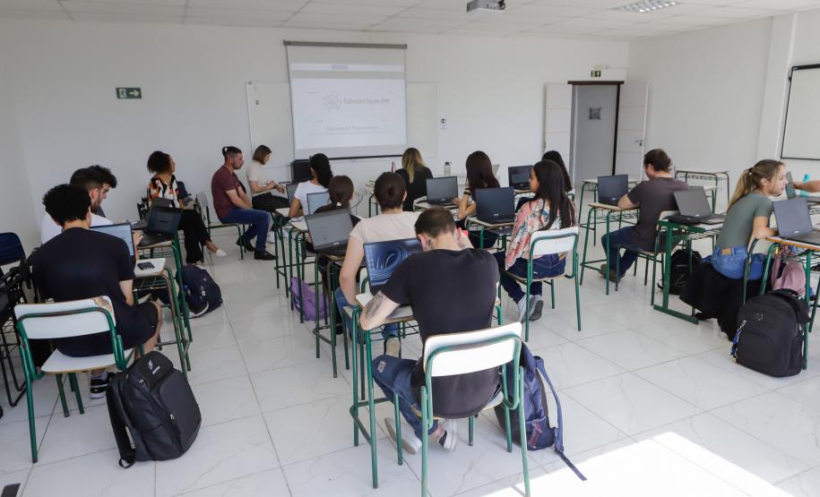 Alunos do Talento Tech fazem primeira prova presencial nos 50 municípios do projeto