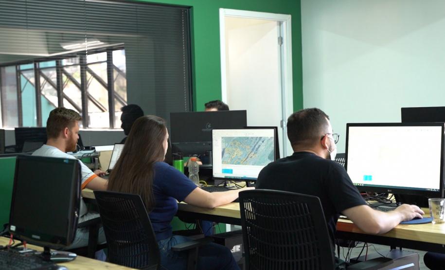 Empresa curitibana é uma das selecionadas no primeiro edital do programa Paraná Anjo Inovador, do Governo do Estado que, apoia o desenvolvimento de soluções inovadoras. Plataforma auxilia pequenos e médios municípios a a monitorarem seus territórios, coletar dados em campo como uso do solo, produção agrícola e práticas sustentáveis.