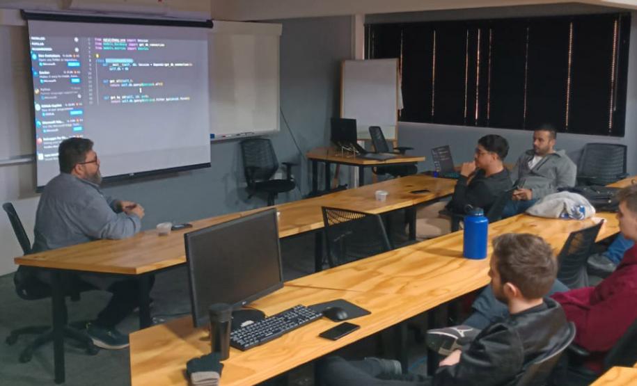 Empresa curitibana é uma das selecionadas no primeiro edital do programa Paraná Anjo Inovador, do Governo do Estado que, apoia o desenvolvimento de soluções inovadoras. Plataforma auxilia pequenos e médios municípios a a monitorarem seus territórios, coletar dados em campo como uso do solo, produção agrícola e práticas sustentáveis.