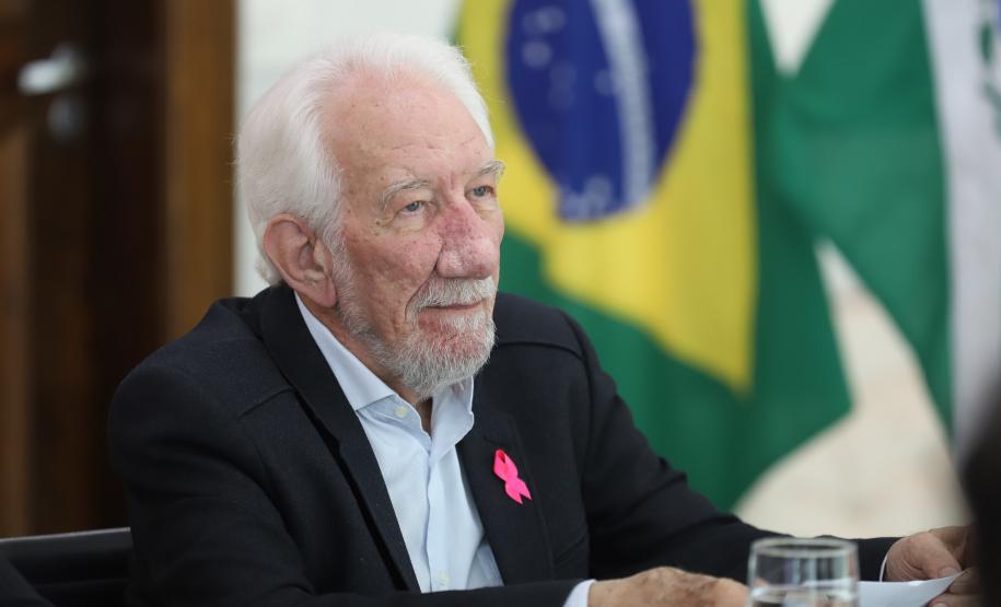 O Governo do Paraná e o Google Cloud Learning firmaram uma parceria para a concessão de licenças de cursos que qualifiquem alunos da rede estadual de escolas profissionalizantes. A autorização para a parceria foi assinada nesta quarta-feira (16) pelo governador Carlos Massa Ratinho Junior e tem como objetivo capacitar os estudantes para novas tecnologias.