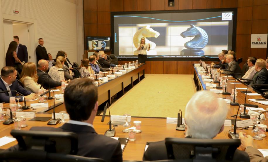 Curitiba, 22 de outubro de 2024 - O governador Carlos Massa Ratinho Junior participa, no Teatro Guaíra, do evento sobre Inteligência Artificial e Sanção da Lei de Aprovação do Plano de IA para o Serviço Público do Paraná.