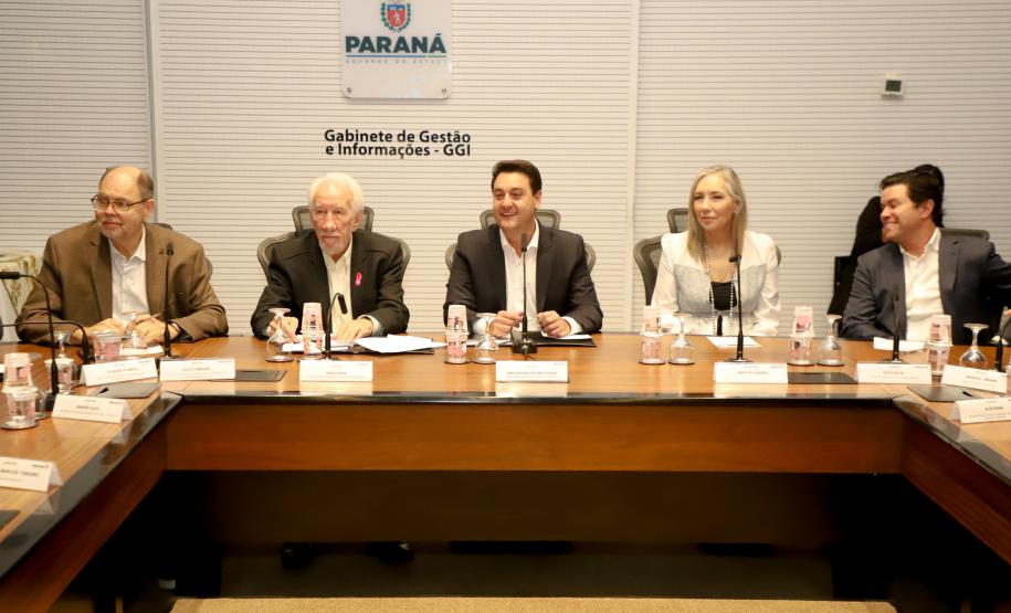 Curitiba, 22 de outubro de 2024 - O governador Carlos Massa Ratinho Junior participa, no Teatro Guaíra, do evento sobre Inteligência Artificial e Sanção da Lei de Aprovação do Plano de IA para o Serviço Público do Paraná.