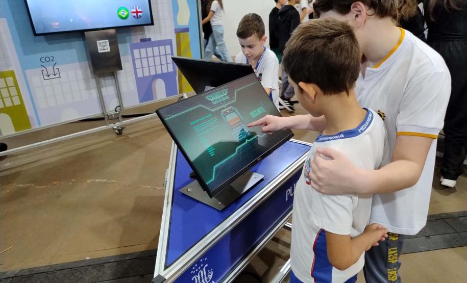 Rota da Inovação leva alunos da rede estadual para conhecer ambientes inovadores