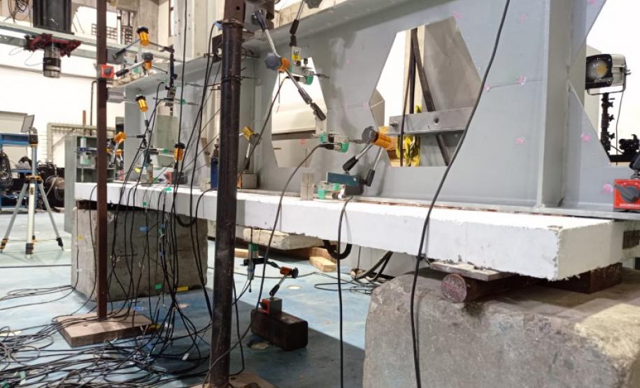 Estado investe R$ 8,62 milhões em agentes de inovação para fomentar o empreendedorismo. Na foto, vigas mista castelada no início do teste