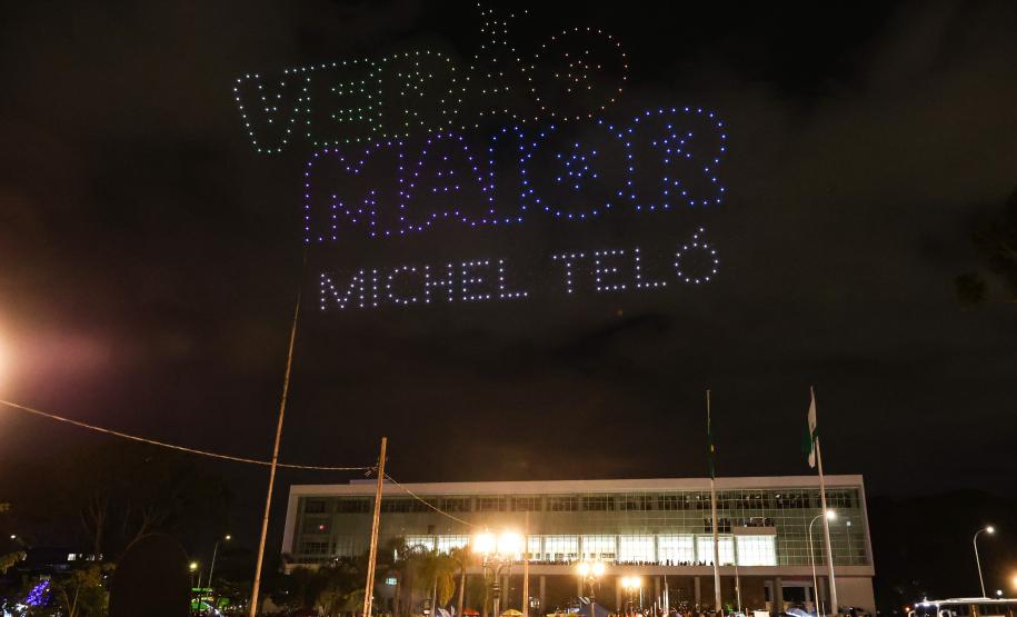 Com o céu iluminado por mais de 600 drones, o Governo do Estado deu o pontapé inicial para a maior edição da história do Verão Maior Paraná. A cerimônia de lançamento, que aconteceu nesta quarta-feira (27), contou com a presença do governador Carlos Massa Ratinho Junior.