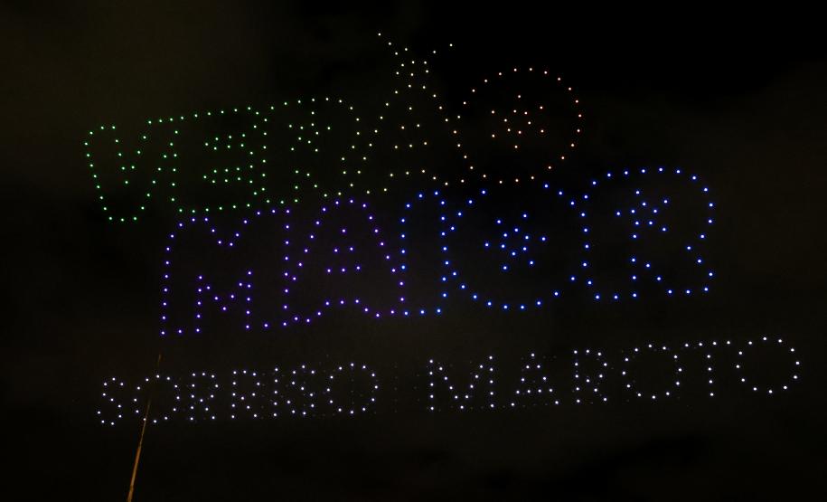 Com o céu iluminado por mais de 600 drones, o Governo do Estado deu o pontapé inicial para a maior edição da história do Verão Maior Paraná. A cerimônia de lançamento, que aconteceu nesta quarta-feira (27), contou com a presença do governador Carlos Massa Ratinho Junior.