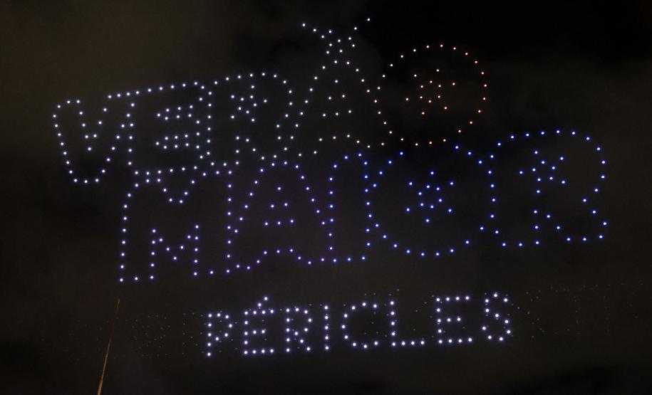 Com o céu iluminado por mais de 600 drones, o Governo do Estado deu o pontapé inicial para a maior edição da história do Verão Maior Paraná. A cerimônia de lançamento, que aconteceu nesta quarta-feira (27), contou com a presença do governador Carlos Massa Ratinho Junior.